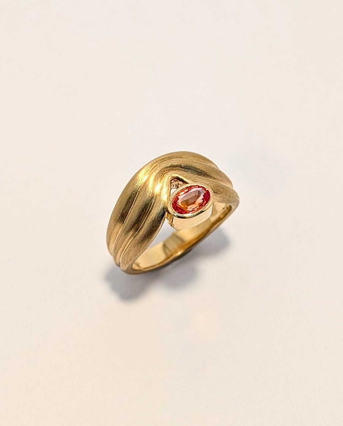Edelsteincollier - naturfarbene, facettierte Turmaline mit einem einzigartigen Farbverlauf. Zwischenteile und Schließe aus 925/- vergoldet.